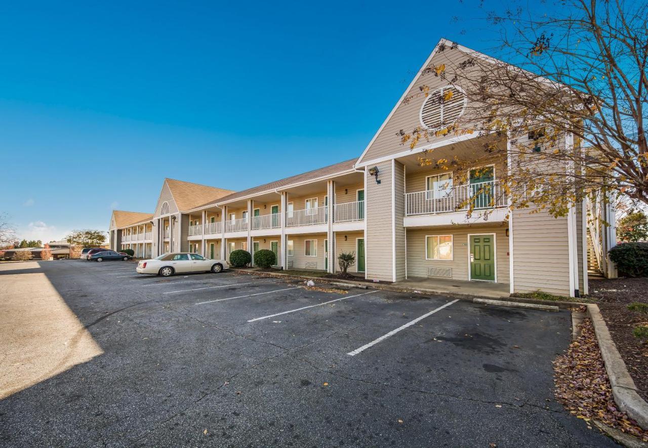 Hometowne Studios By Red Roof Spartanburg - Asheville Highway Southern Shops Экстерьер фото